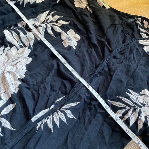 Billabong Beach Coverup - Picture 2 of 8